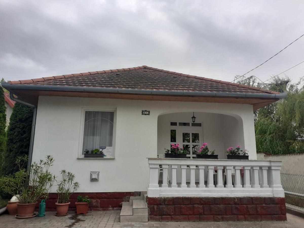 Anna Villa Balatonlelle Luaran gambar