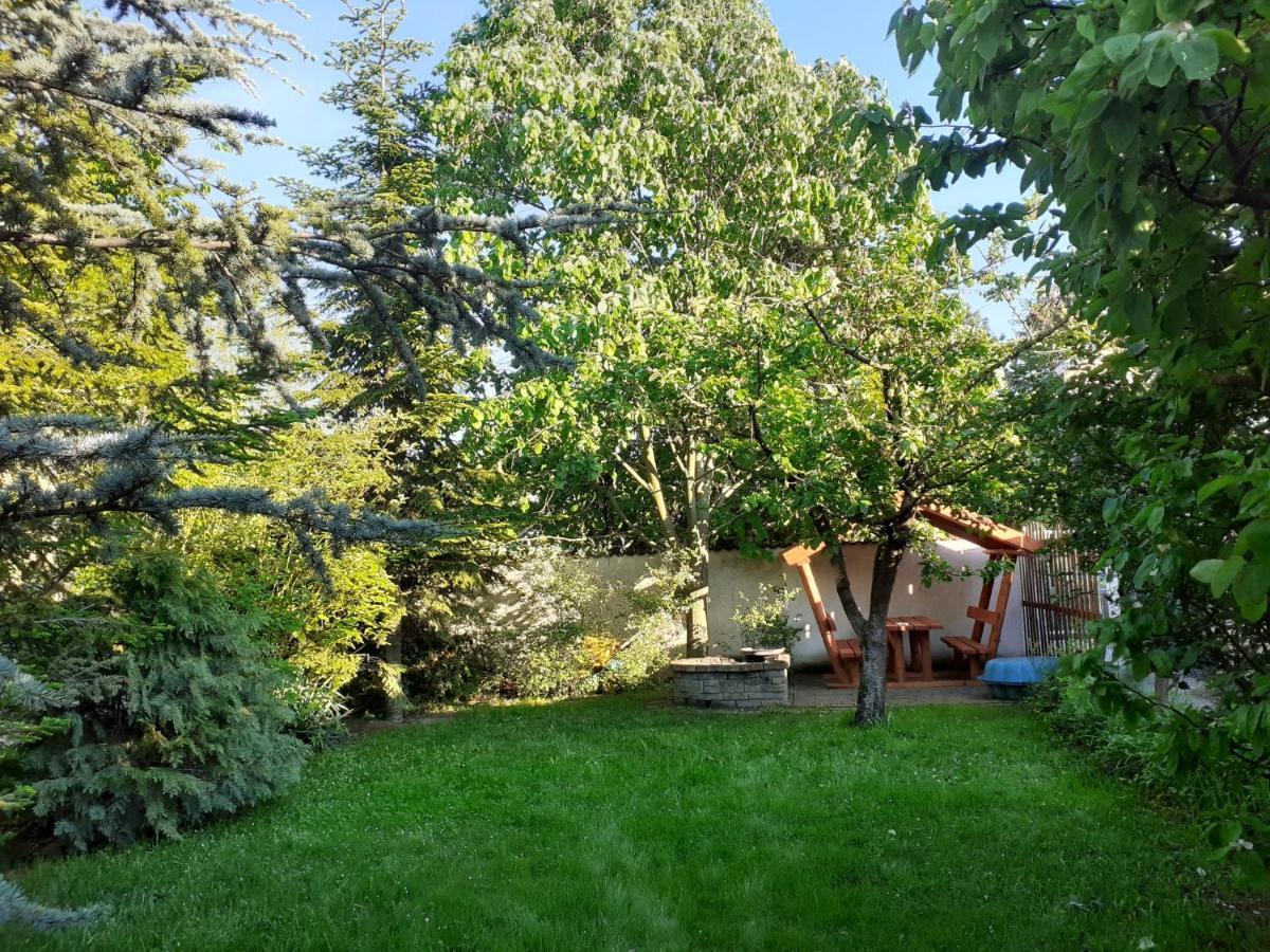 Anna Villa Balatonlelle Luaran gambar
