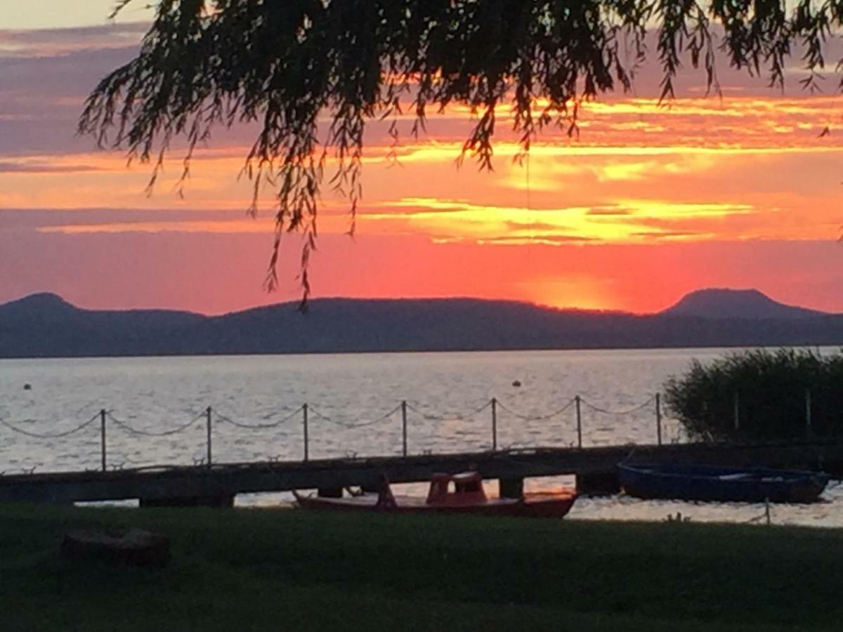 Anna Villa Balatonlelle Luaran gambar